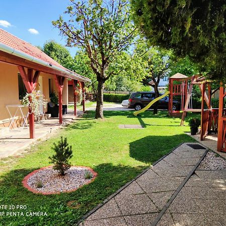 Apartman Aniko Vendeghaz Harkány Екстериор снимка