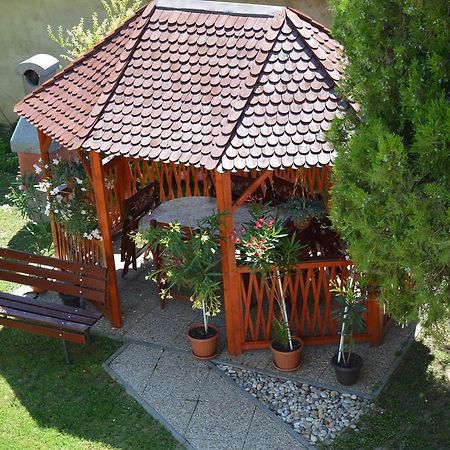 Apartman Aniko Vendeghaz Harkány Стая снимка